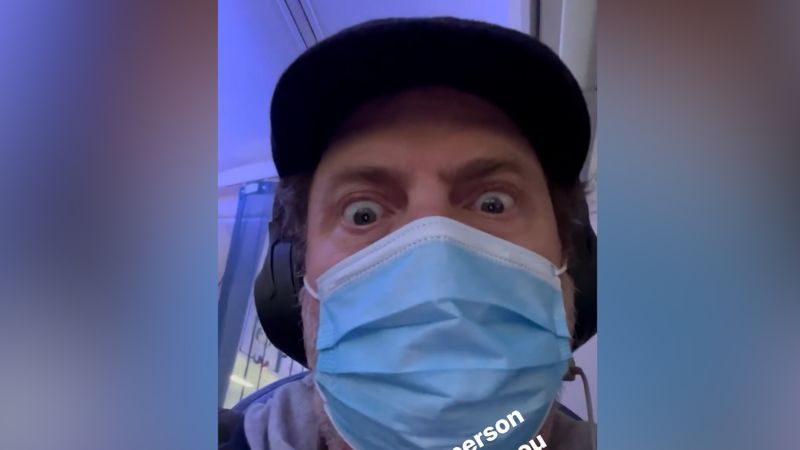 NextImg:Video: 'The Office' star Rainn Wilson catches seatmate watching the show | CNN