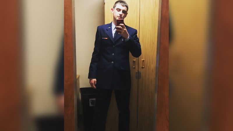 NextImg:FBI accuses indicted Air National Guardsman of sharing classified information with someone living in a foreign country | CNN Politics