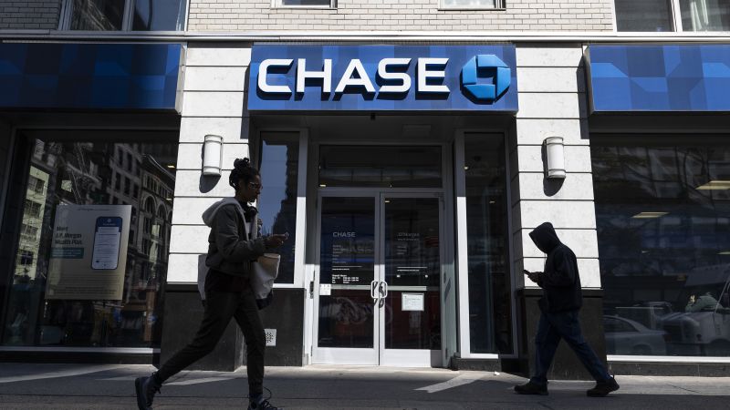 NextImg:JPMorgan Chase reports record revenue | CNN Business