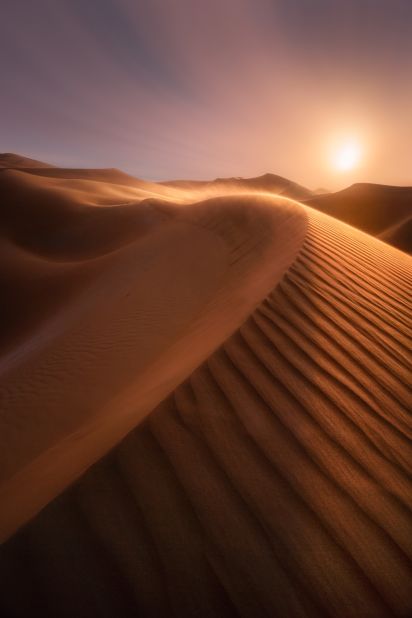 He also depicts the natural landscapes that encapsulate the character of the UAE. Pictured here: Outshine, 2019.