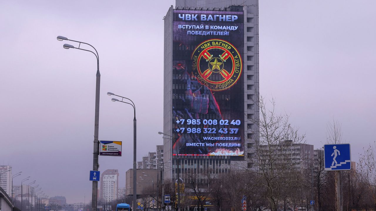 An advertising screen, which promotes to join Wagner private mercenary group, is on display on the facade of a building in Moscow, Russia, March 27, 2023. A slogan on the screen reads: "Join the team of victors!"  REUTERS/Evgenia Novozhenina