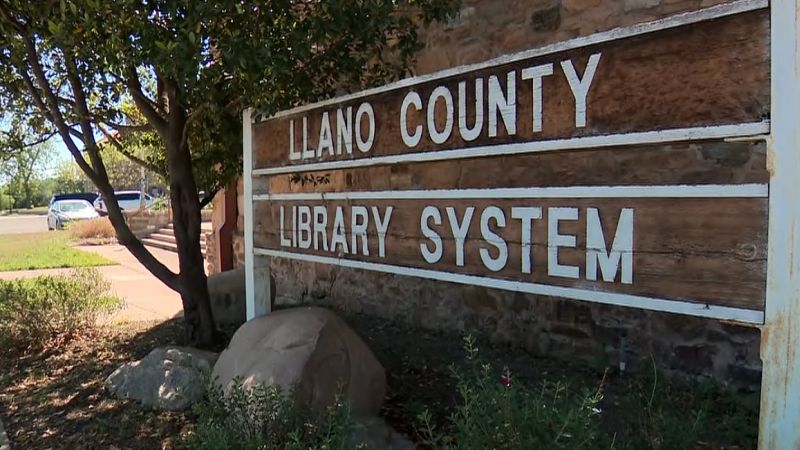 NextImg:Video: Texas library at center of banned book battle to stay open for now | CNN