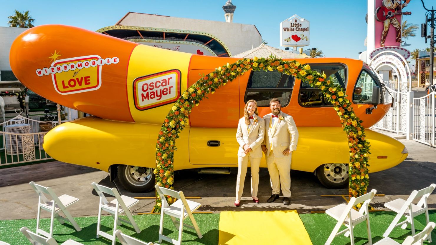 Weddings at the Oscar Mayer "Wienermobile of Love" in Las Vegas will be free of charge.