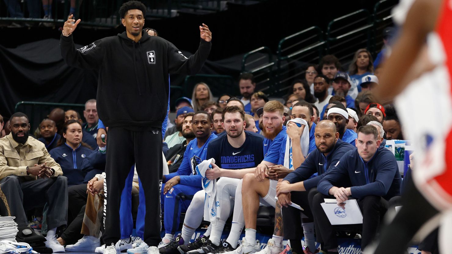 Luka Dončić (center) and the Mavericks bench watch on during the game against the Chicago Bulls.
