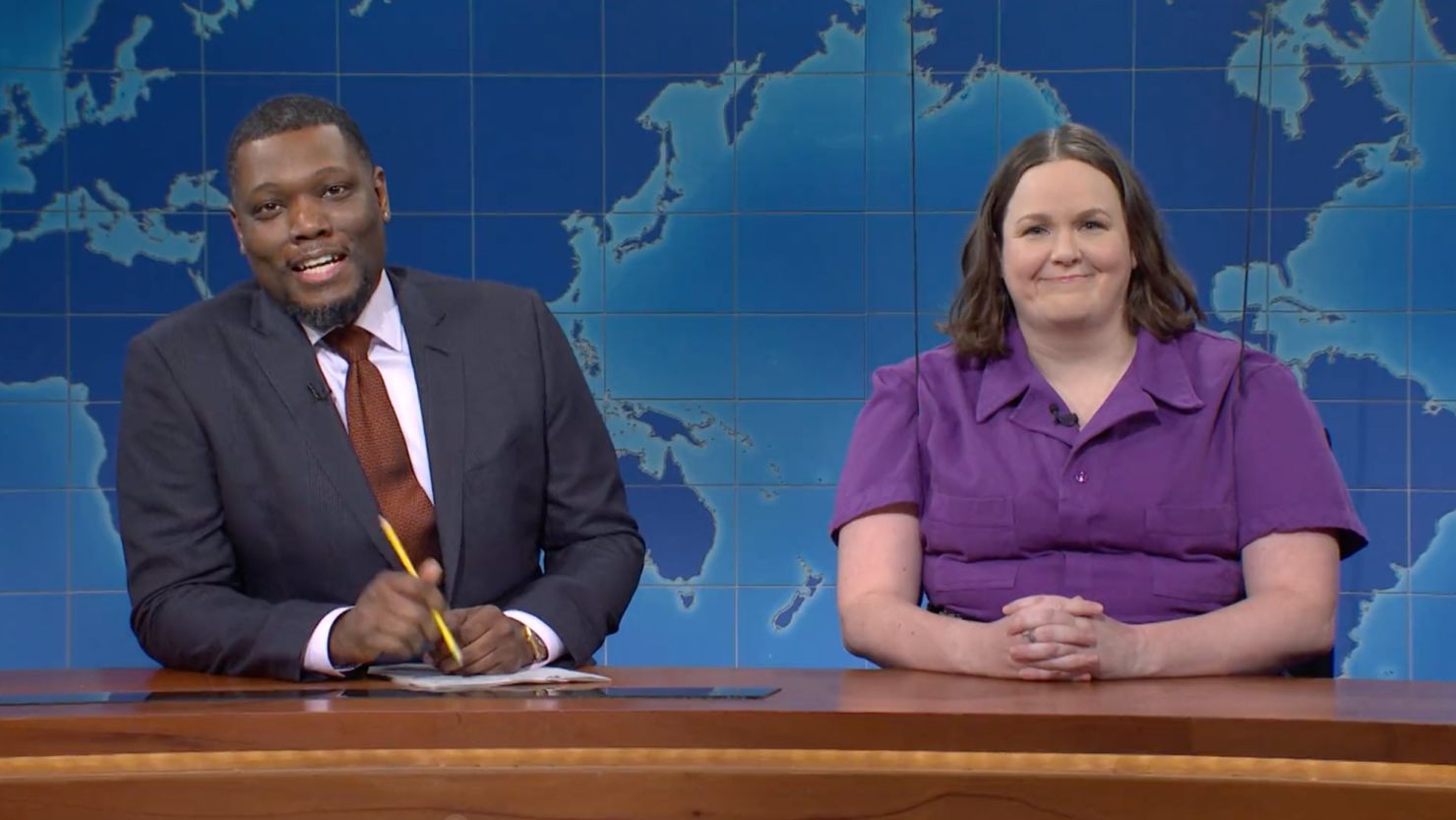 (From left) Michael Che and Molly Kearney during Weekend Update on April 15's episode of 'Saturday Night Live.'