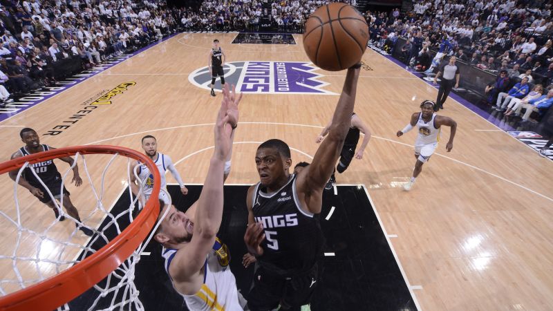NextImg:Sacramento Kings win first playoff game in 17 years with defeat of Golden State Warriors in Game 1 | CNN
