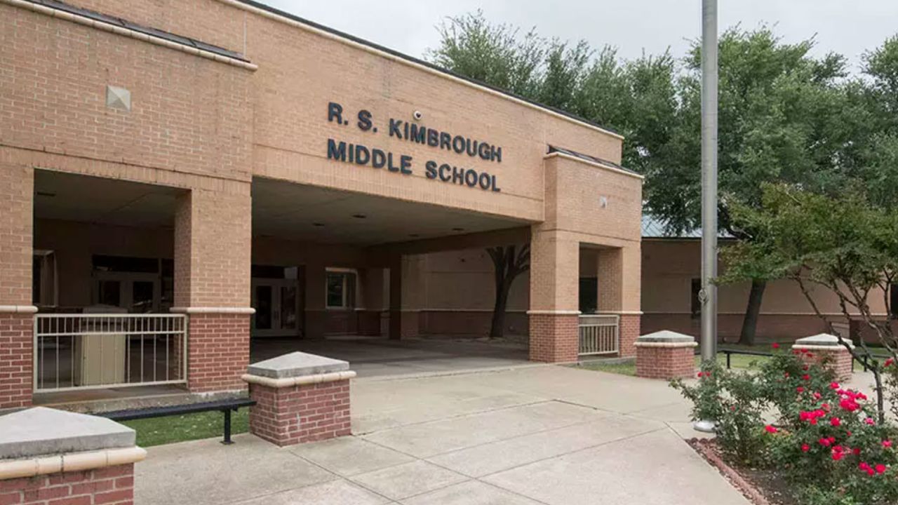 Texas substitute teacher fired after she #39 encouraged students to fight