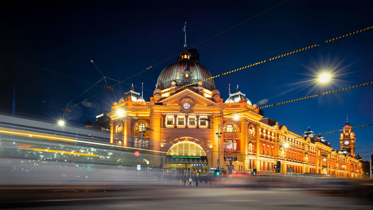 Stesen Flinders Street ialah salah satu mercu tanda paling terkenal di Melbourne.