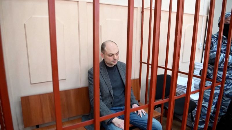 Video: Putin critic jailed for 25 years after publicly criticizing Ukraine war | CNN