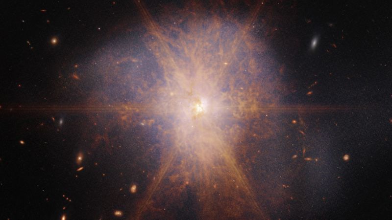 Webb telescope captures glowing starburst as galaxies collide | CNN