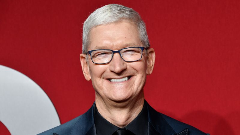 NextImg:Apple CEO Tim Cook heads to India for the country's first store openings | CNN Business