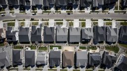 Single family homes in a housing development in Aurora, Colorado, US, on Monday, Oct. 10, 2022. US mortgage rates last week jumped to a 16-year high, marking the seventh-straight weekly increase and spurring the worst slump in home loan applications since the depths of the pandemic. 