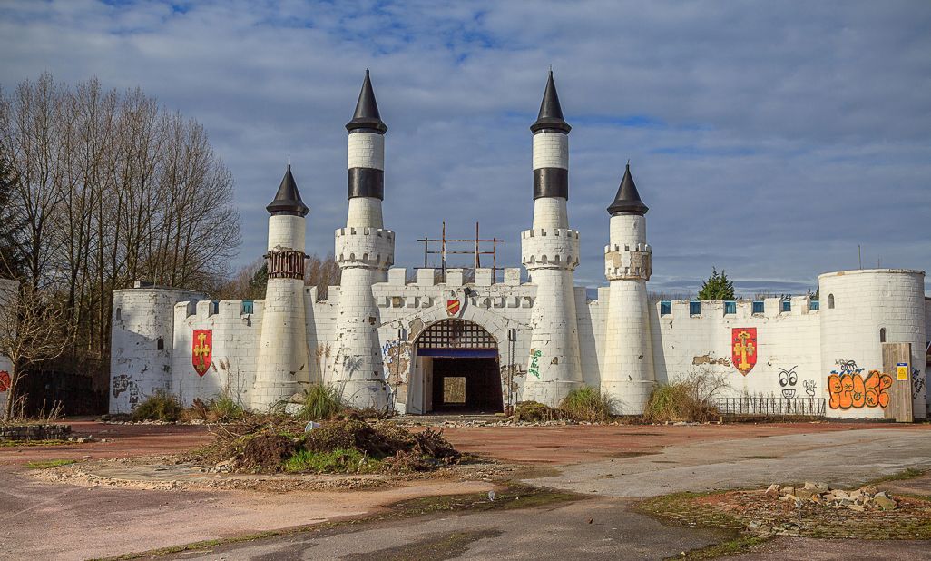 <strong>Camelot Theme Park (England):  </strong>Set in the leafy Lancashire countryside, the Magic Kingdom of Camelot resurrected tales of King Arthur and his Knights of the Round Table. Today it can be visited as part of <a href="https://scarecity.co.uk/" target="_blank" target="_blank">Scare City</a>, a walk-thru horror experience.