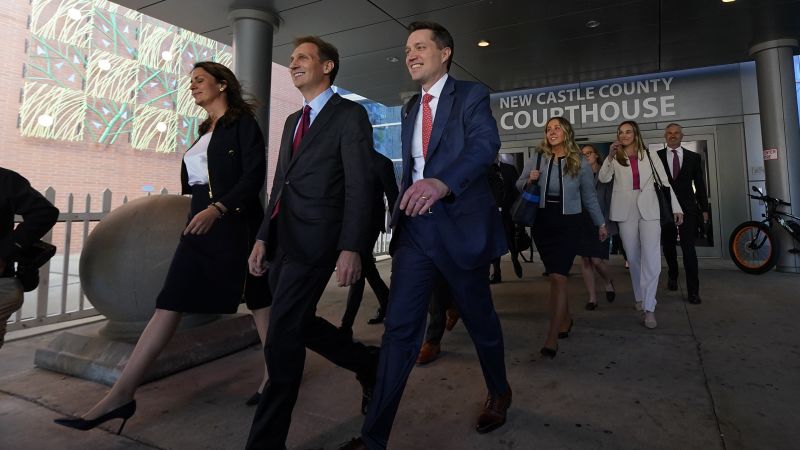 NextImg:Who are the winners and losers of the Fox-Dominion case? | CNN Business