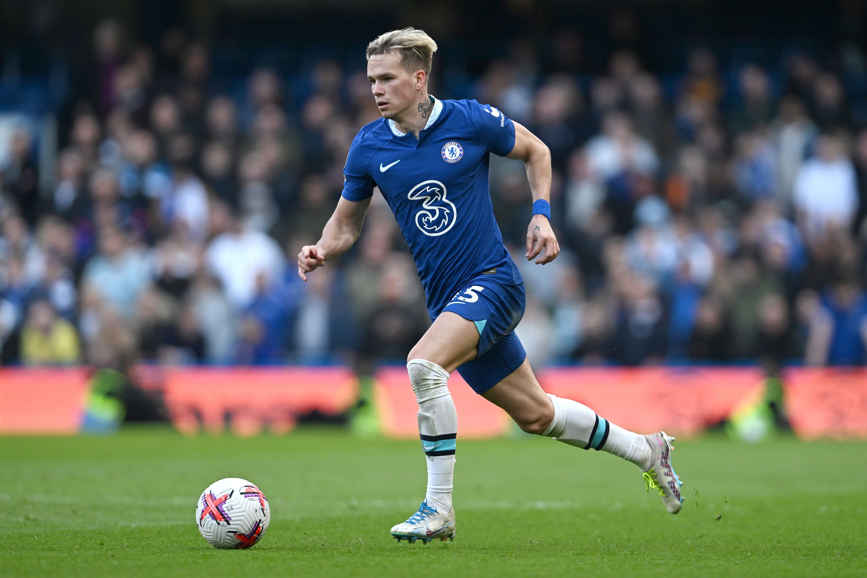 Chelsea star Mason Mount heads to new boss Todd Boehly's LA Dodgers as he  takes summer holiday break to US