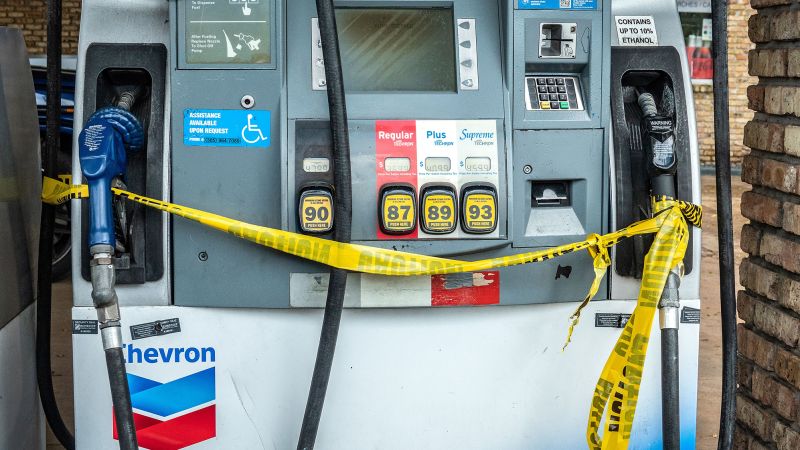 NextImg:Panic buying causes widespread gas station closures in South Florida | CNN Business
