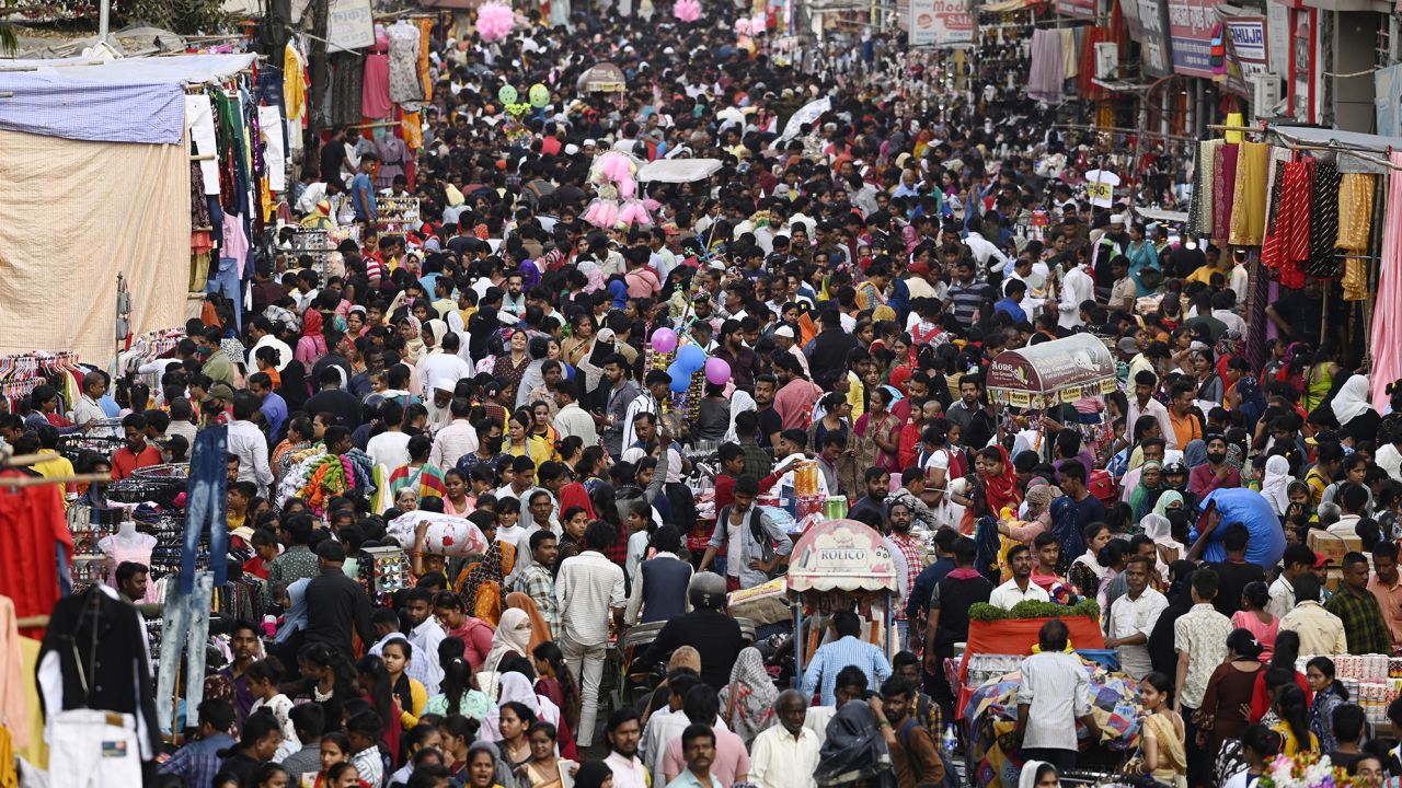 LUCKNOW, INDIA - MARCH 2: Huge crowd of shoppers gathered at Aminabad market ahead of Holi on March 2, 2023 in Lucknow, India. (Photo by Deepak Gupta/Hindustan Times via Getty Images)
