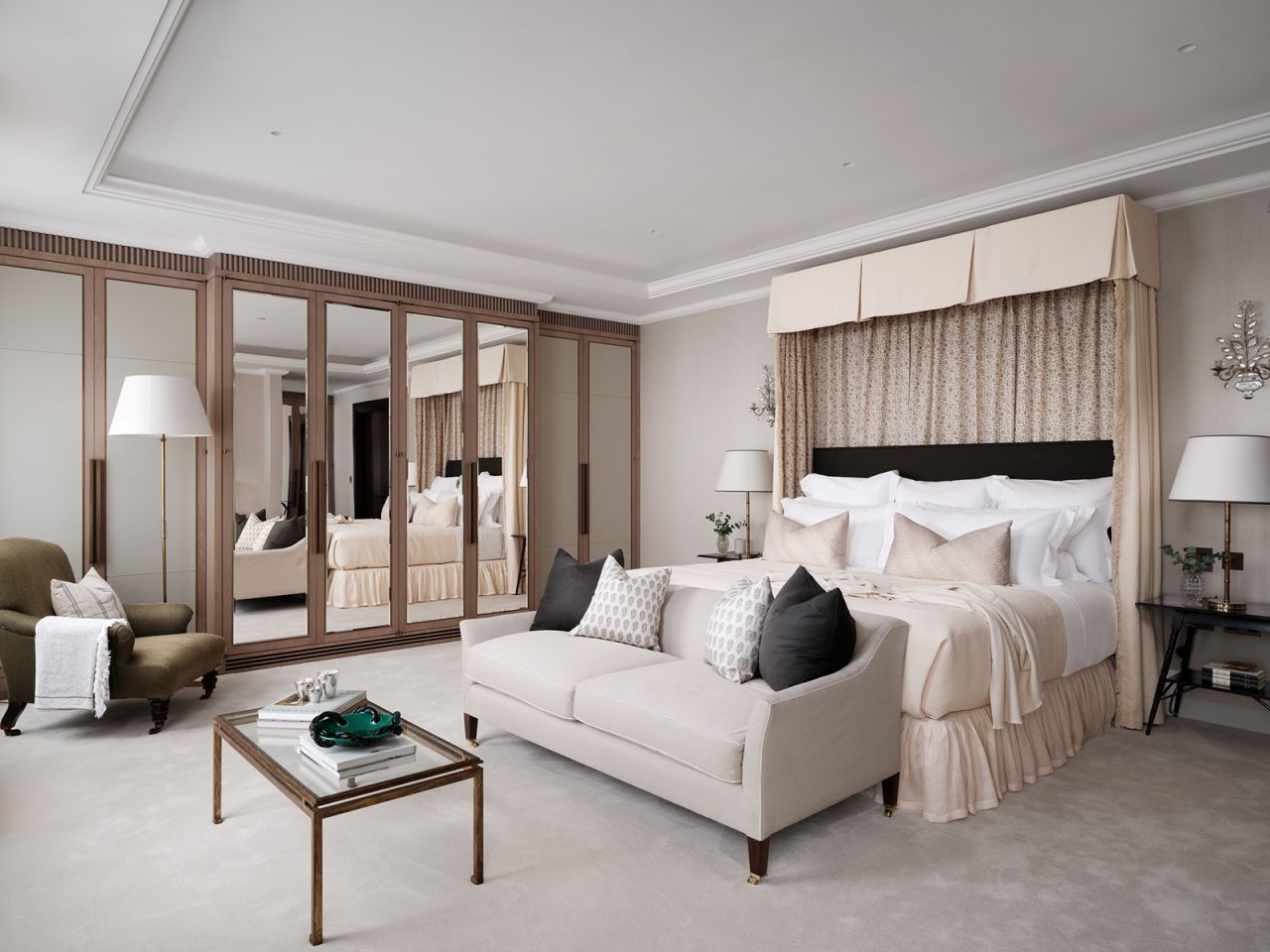 The residence includes eight bedrooms and eight bathrooms, as well as a slew of amenities.