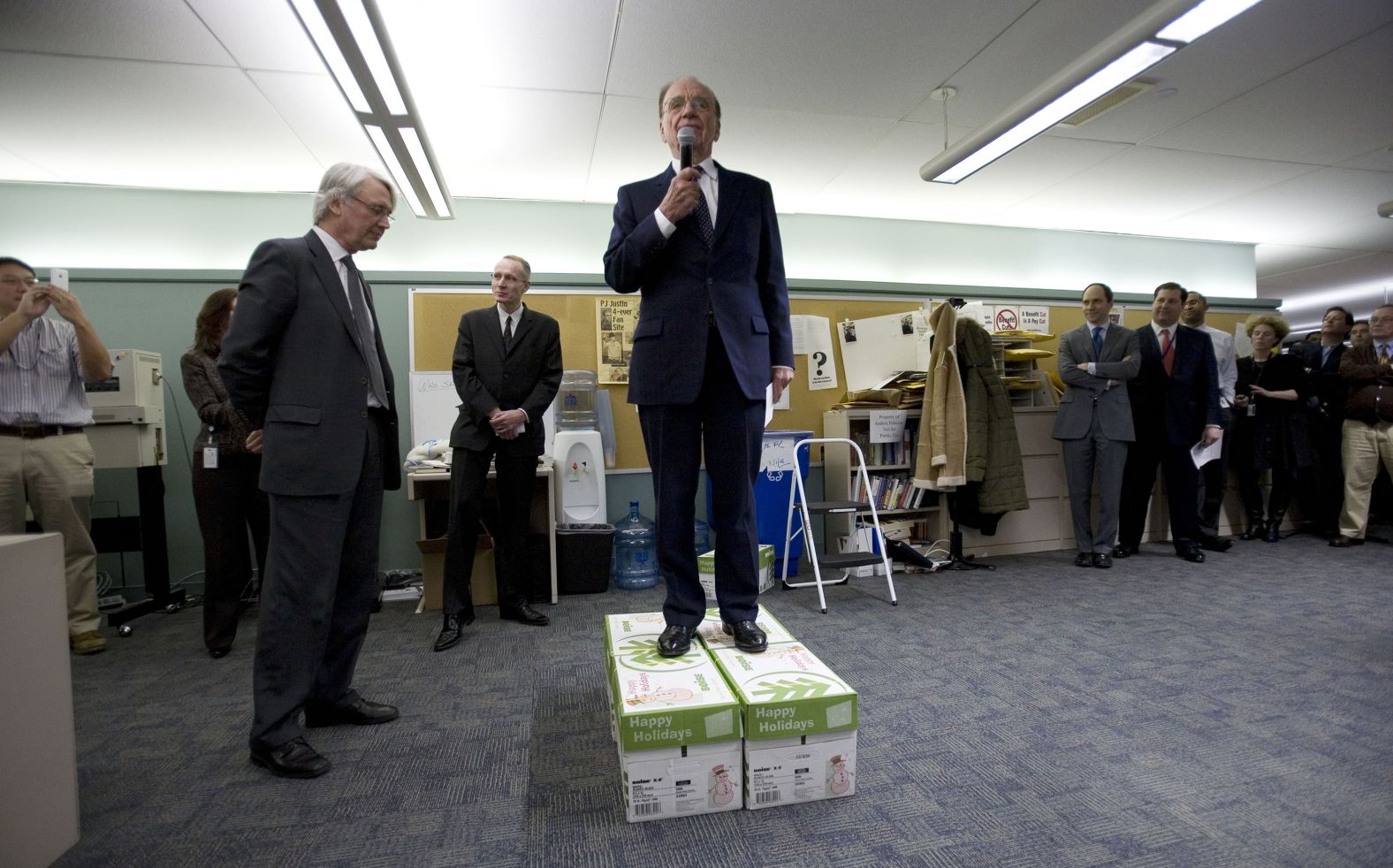 Murdoch addresses the Wall Street Journal newsroom in New York in December 2007.