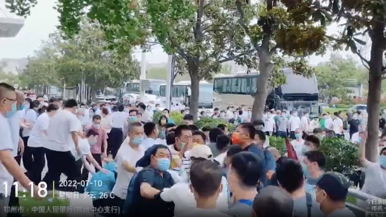 Bank victims protest in Henan in July 2022.