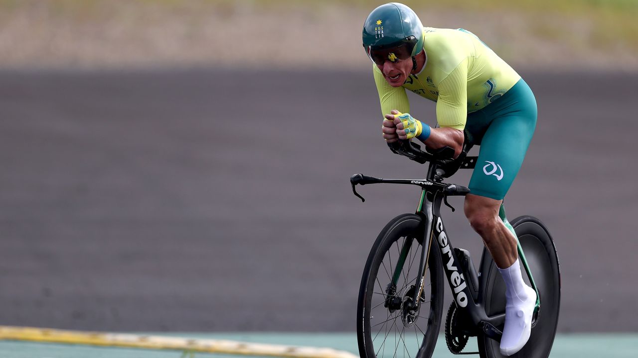 Darren Hicks competes during the Men's C2 Time Trial at the Tokyo 2020 Paralympic Games.