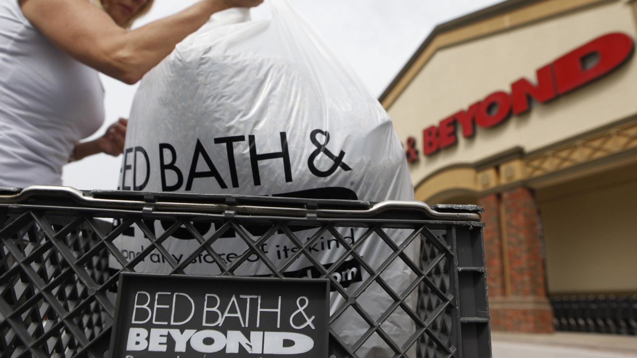 Chris Hammons unloads a bag of items she purchased at a Bed Bath & Beyond store in Dallas, Texas September 23, 2009. 