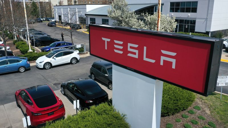 NextImg:Tesla shares plunge on lower prices, tighter profit margins | CNN Business