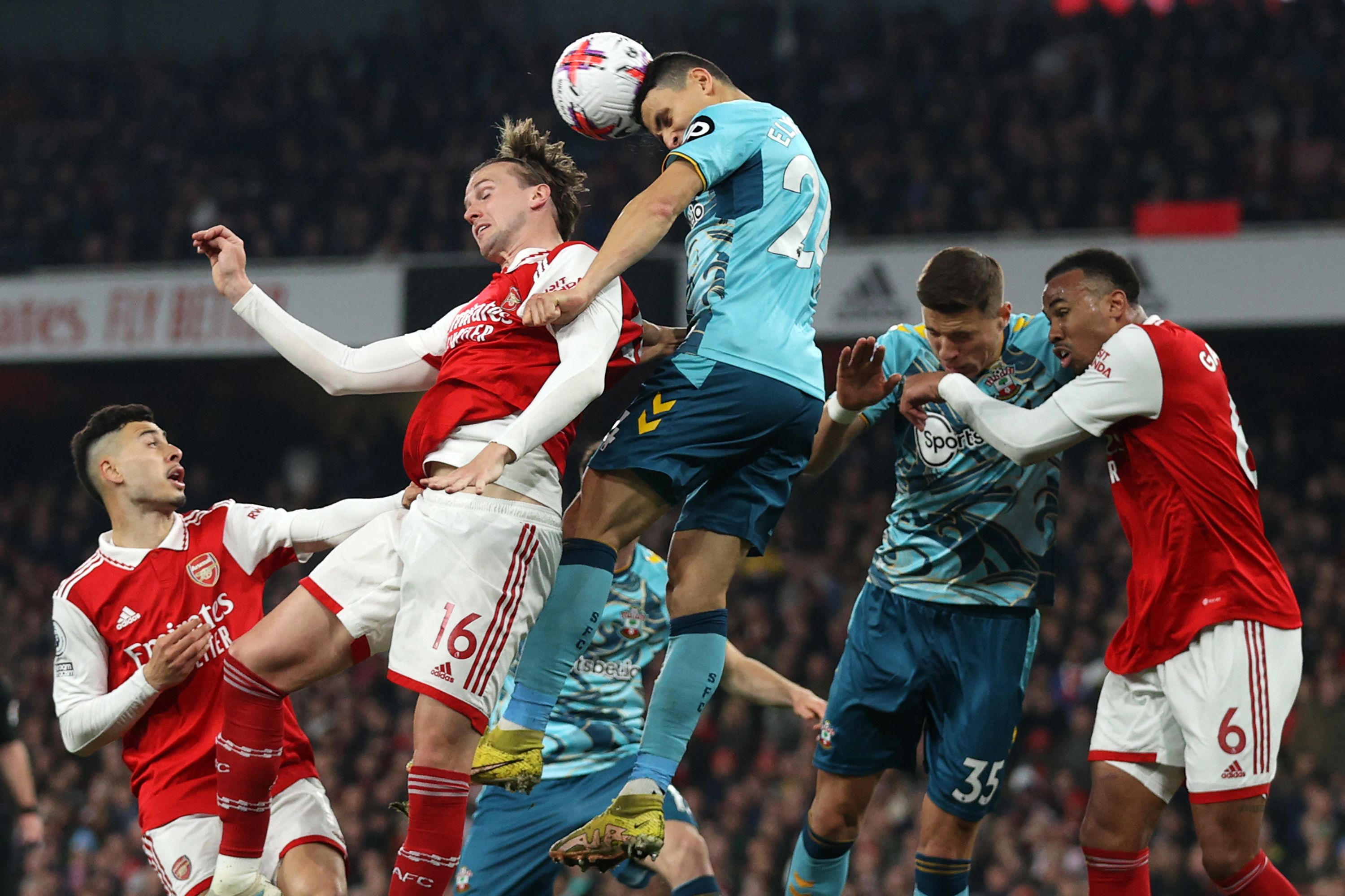 Arsenal Invites Manchester City Back Into the Premier League Title Race -  WSJ