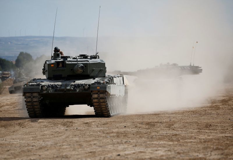 Spanish Leopard 2 Tanks Are On Their Way To Ukraine, Defense Minister ...