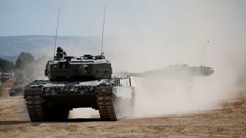 Hiszpańskie czołgi Leopard 2 w drodze na Ukrainę