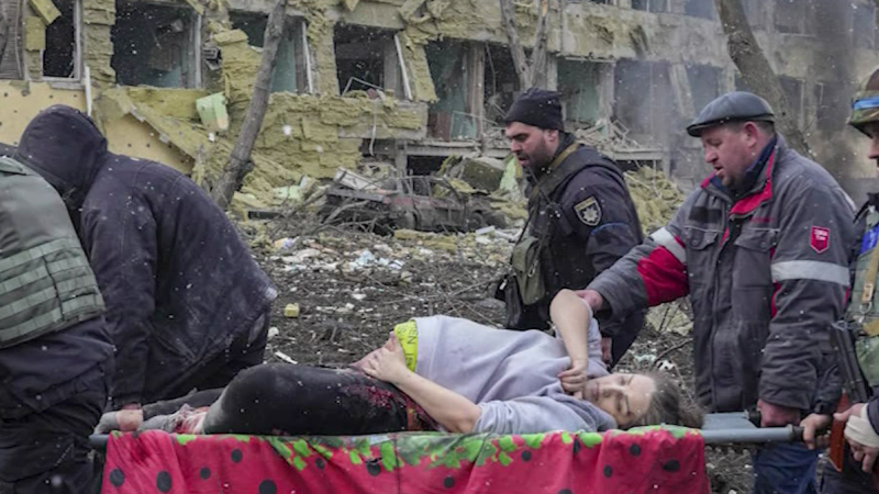 Image of Mariupol hospital attack wins World Press Photo award | CNN