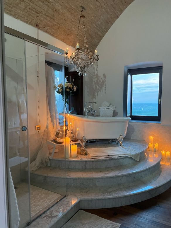 <strong>Bathroom with a view: </strong>Day's tub overlooks rolling hills.