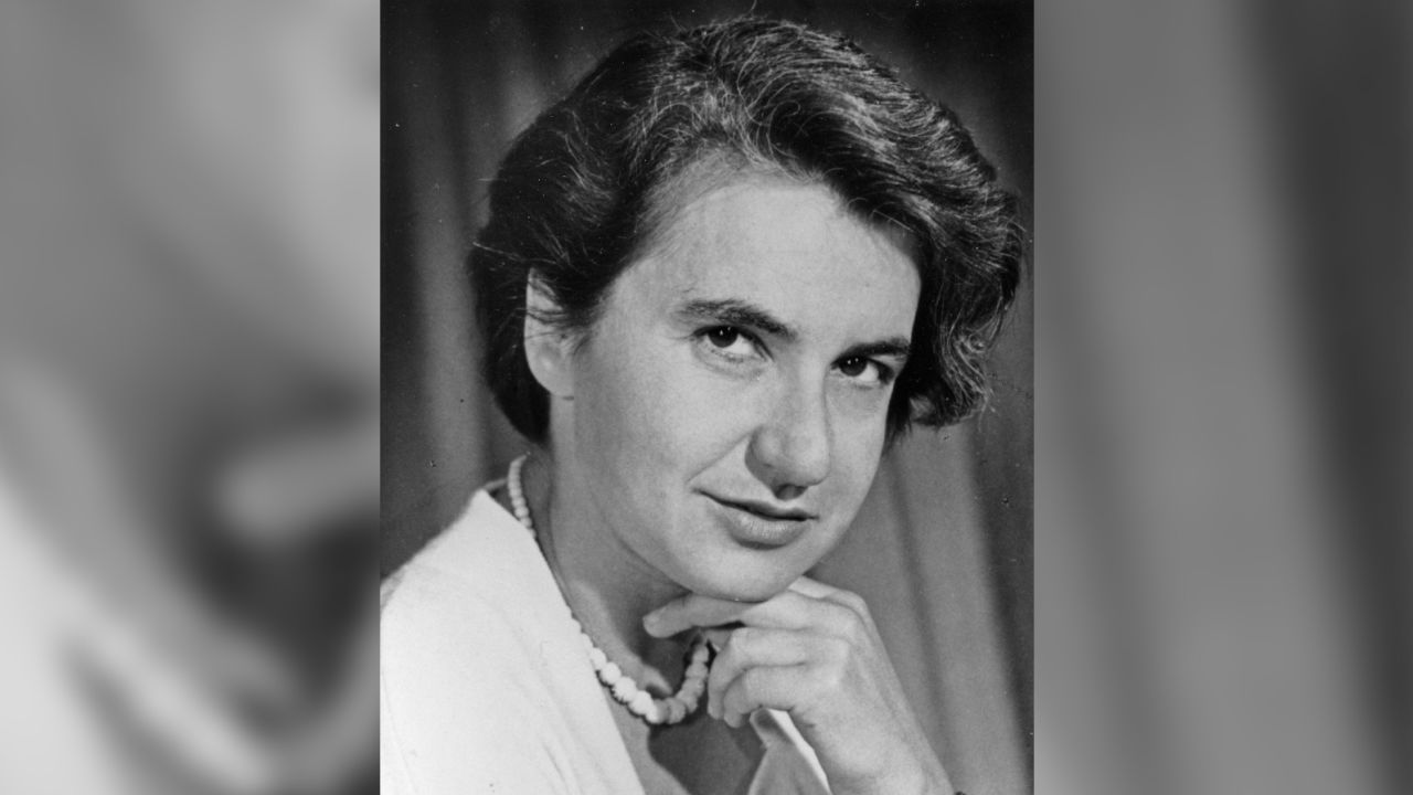 Rosalind Elsie Franklin (1920-1958) was a British chemist and crystallographer who is best known for her role in the discovery of the structure of DNA. 1956. (Photo by: Universal History Archive/Universal Images Group via Getty Images)