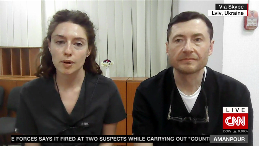 exp Surgeons helping wounded soldiers intv 04241P cnni world_00072330.png