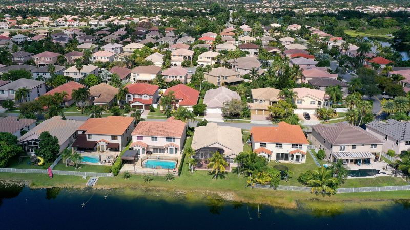NextImg:US home prices rose slightly in February, snapping seven months of declines | CNN Business