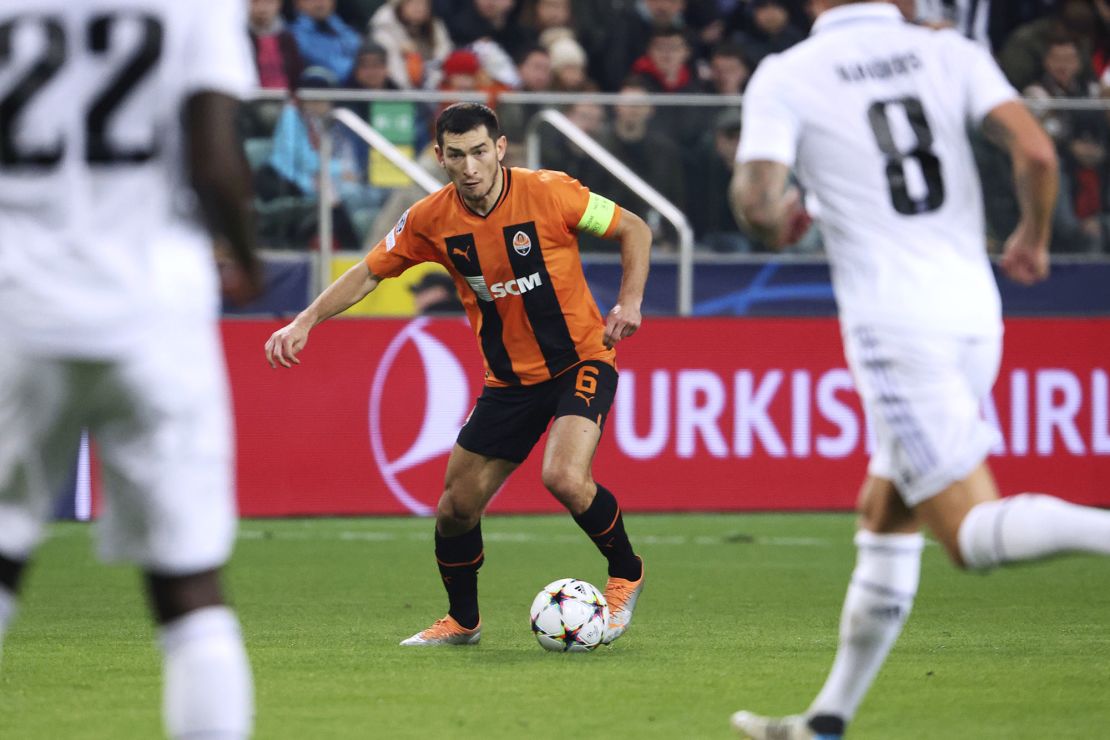 Stepanenko playing for Shakhtar Donetsk against Real Madrid on October 11, 2022.