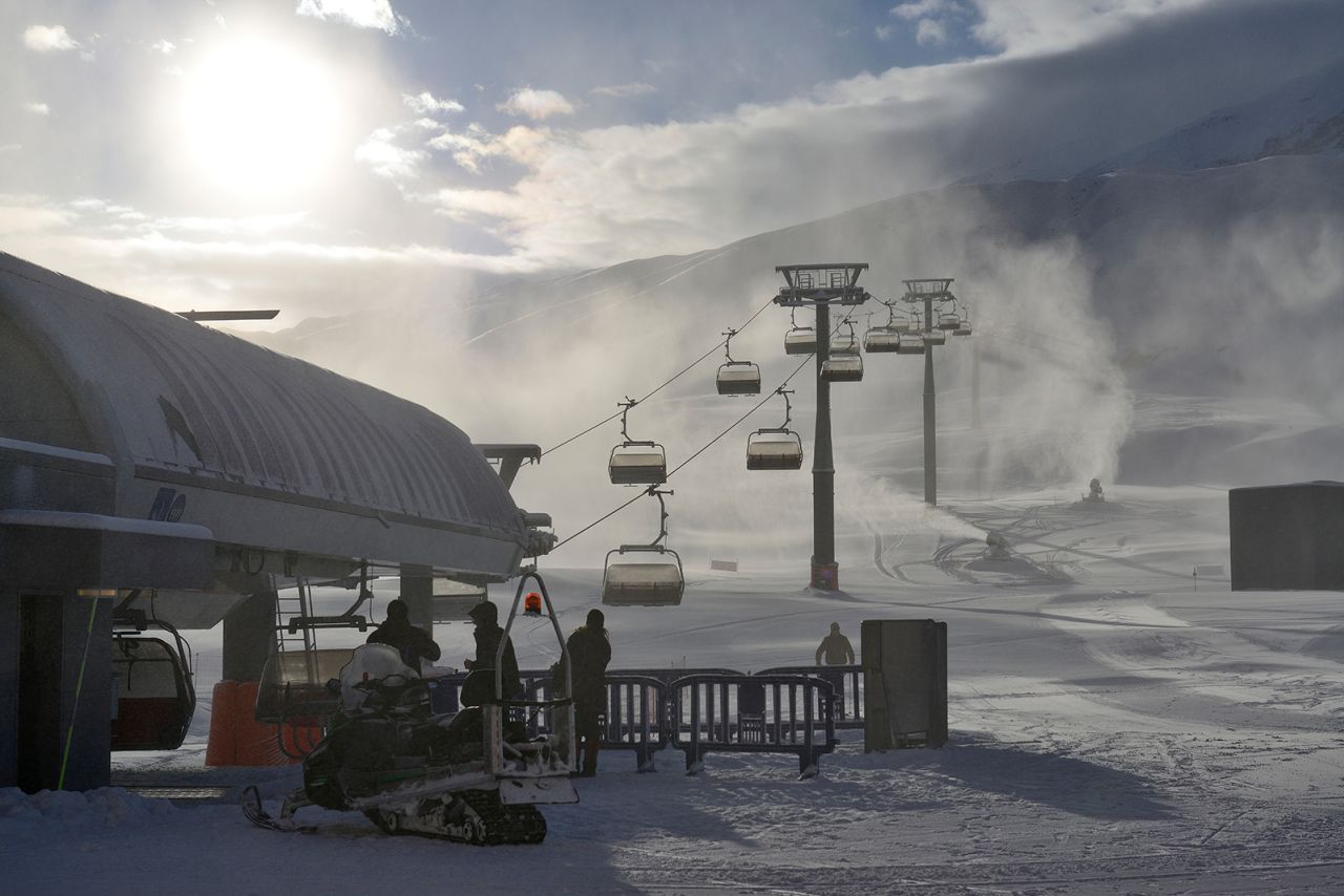 Visitors to Shahdag's ski slopes should wrap up, as temperatures in winter can reach -4F (-20C). The resort's large fleet of snow canons means there's no shortage of snow.
