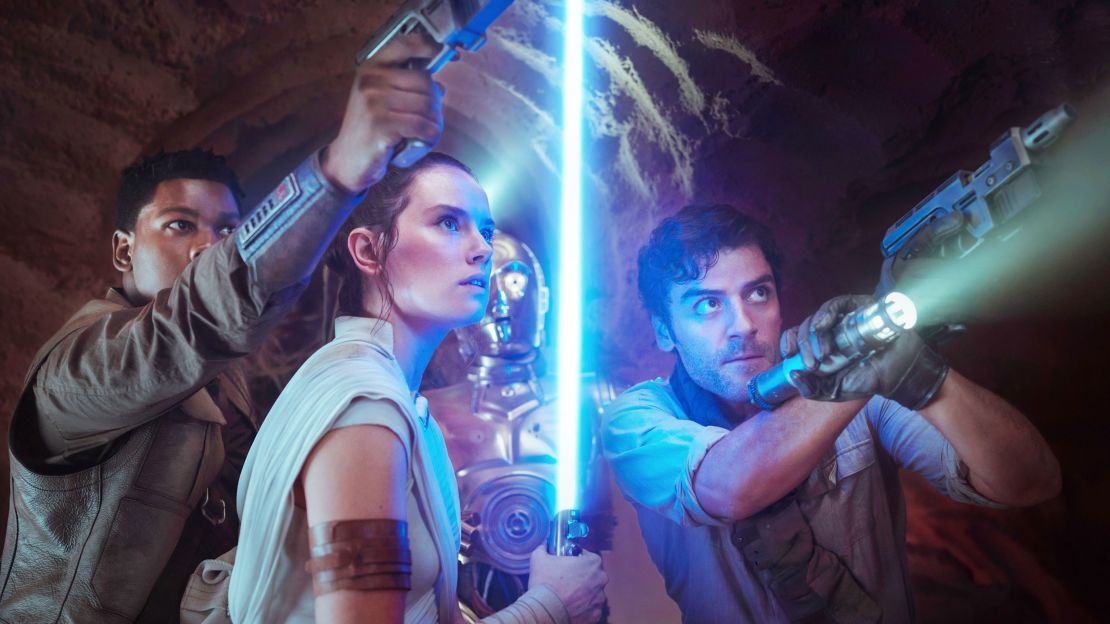 STAR WARS: THE RISE OF SKYWALKER, (aka STAR WARS: EPISODE IX -- THE RISE OF SKYWALKER), from left: John Boyega as Finn, Daisy Ridley as Rey, Anthony Daniels as C-3PO, Oscar Isaac as Poe Dameron, 2019. ph: Jonathan Olley/Walt Disney Studios Motion Pictures/Lucasfilm/Everett Collection