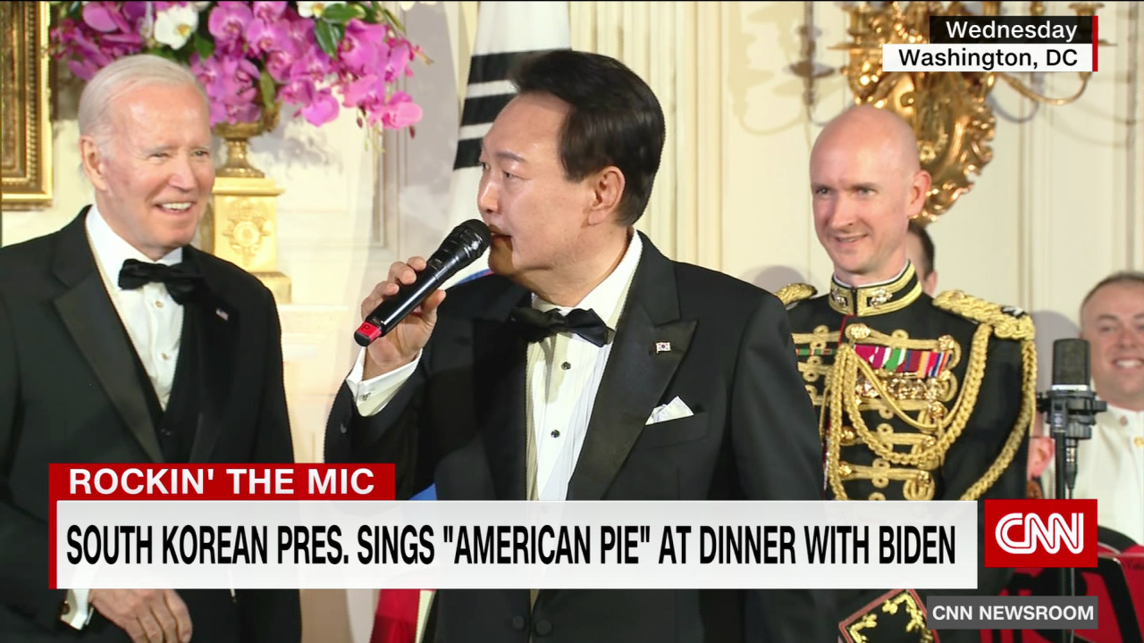 exp south korea president sings 042704ASEG3 cnni world _00002001.png