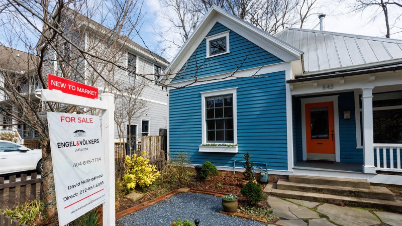 NextImg:Pending home sales fell last month for the first time since November | CNN Business