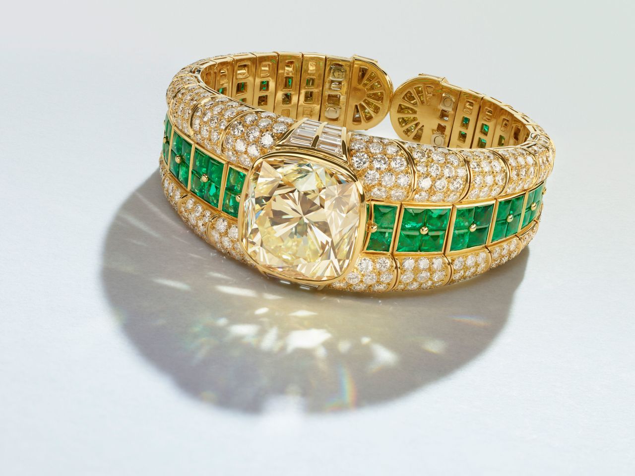 A Bulgari bracelet with colored diamond of 32.23 carats, and square-shaped emeralds.