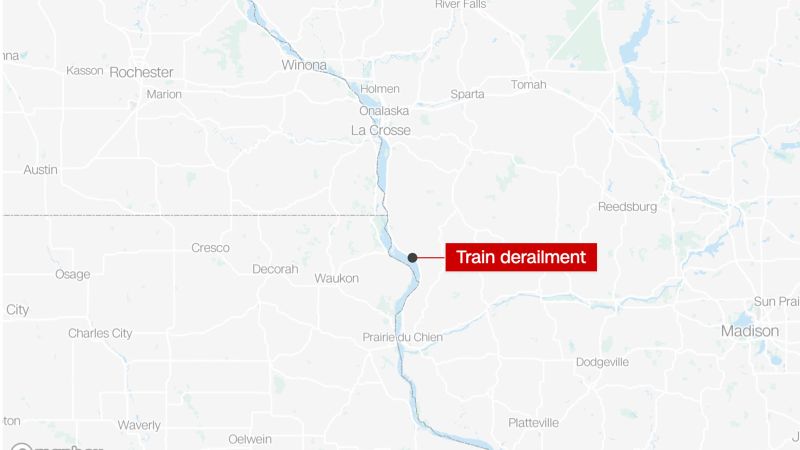 NextImg:Train derails into Mississippi River near Wisconsin community | CNN
