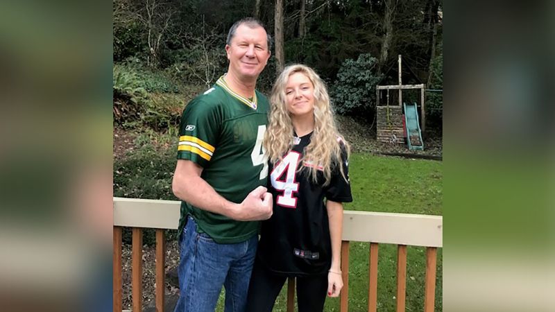 NextImg:Dad and daughter duo post 'dad advice' for young adults on TikTok | CNN
