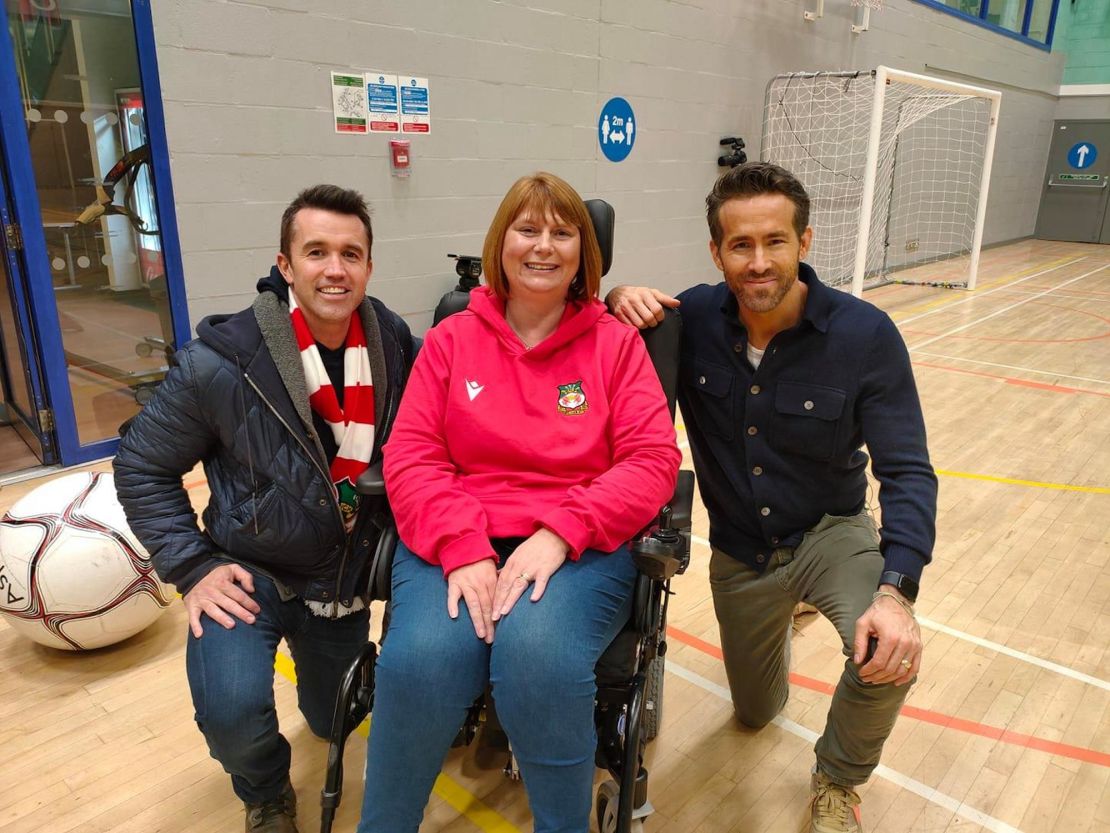 Kerry Evans pictured with Reynolds and McElhenney.