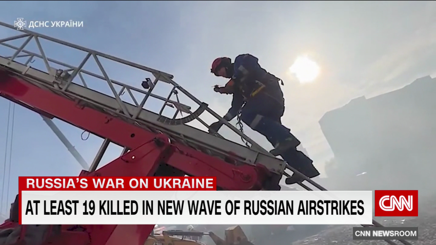 exp nic Robertson uman | FST 042808ASEG1 | cnni world_00002001.png