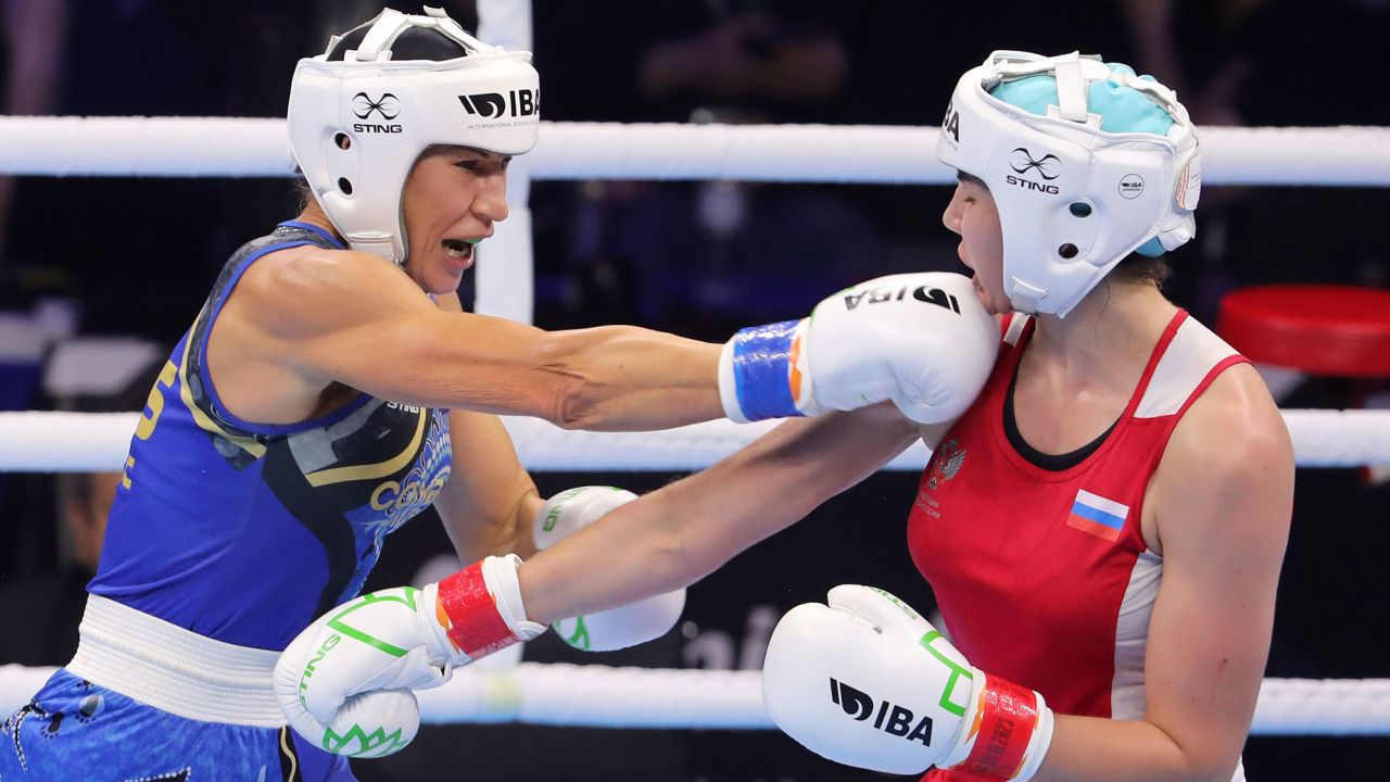 Russia's Anastasiia Demurchian (right) faces Australia's Kaye Scott at the World Women's Boxing Championships in New Delhi, India, last month. 