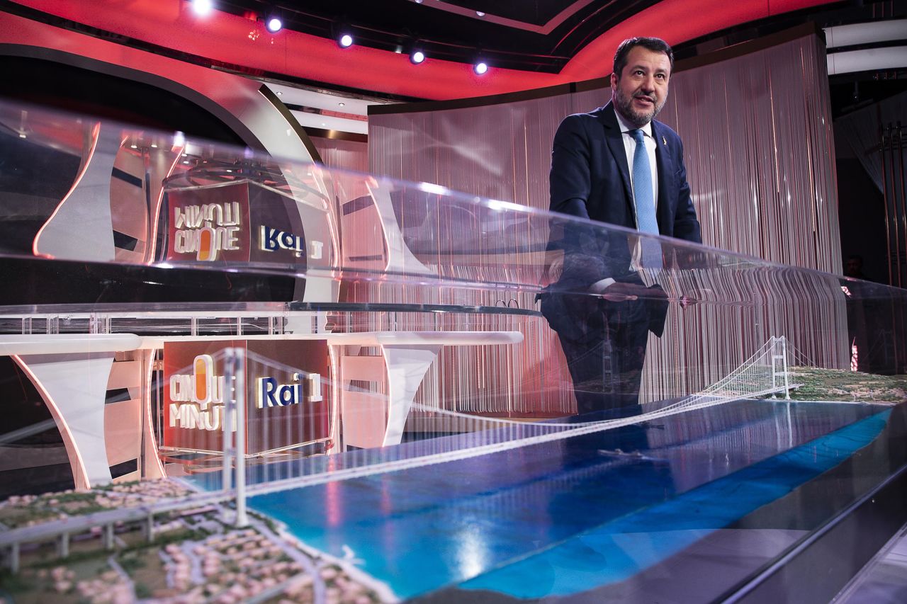 Salvini unveiling the bridge scheme in March.