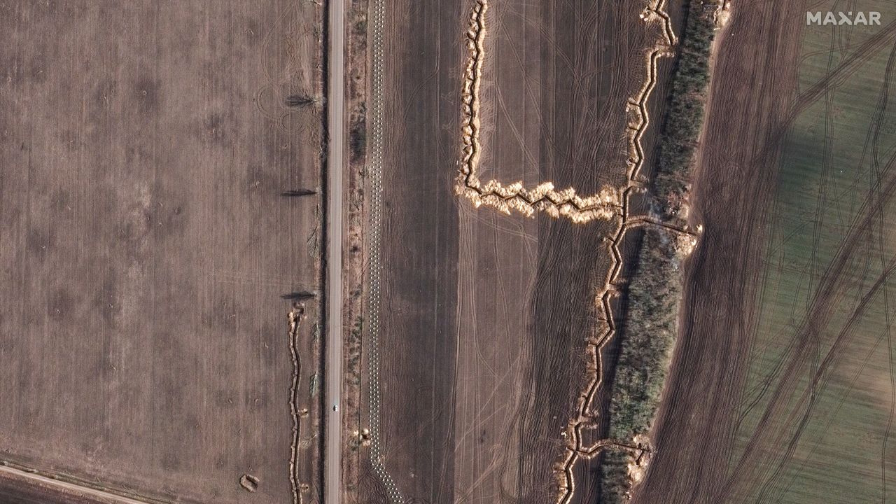 Three rows of dragon's teeth and trenches, east of Vasylivka, Zaporozhzhia -- March 4