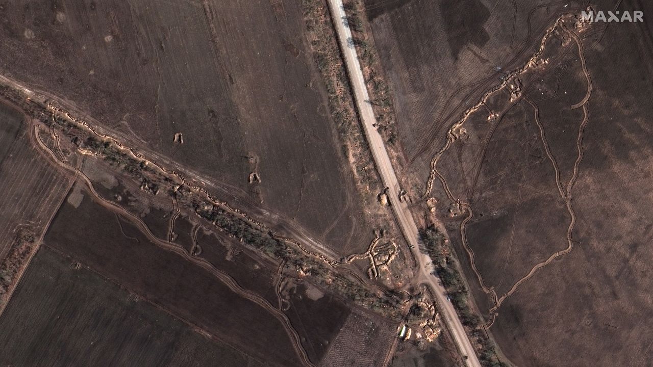 Satellite images showing defensive trenches in the Zaporizhzhia region.