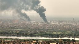 This image grab taken from AFPTV video footage on April 28, 2023, shows an aerial view of black smoke rising over Khartoum. - Fighting raged in Sudan, despite rival forces agreeing to extend a truce aimed to stem nearly two weeks of warfare that has killed hundreds and caused widespread destruction. Black clouds rose over the capital Khartoum as foreign nations scrambled to organise mass evacuations of their citizens, with Turkey's defence ministry on Friday reporting one of their military transport aircraft had come under fire. 